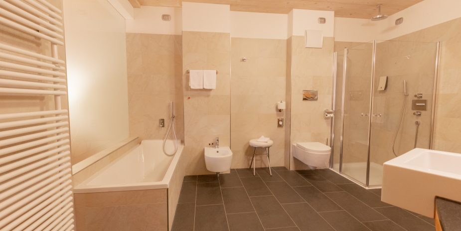 Bagno Junior Suite Berghotel Miramonti